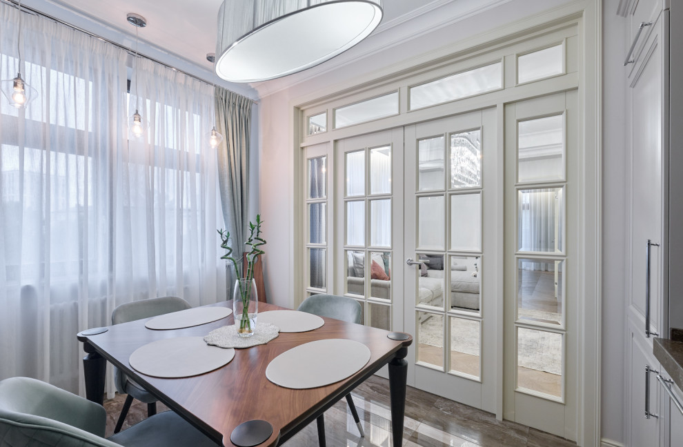 Много стекла в белом интерьере