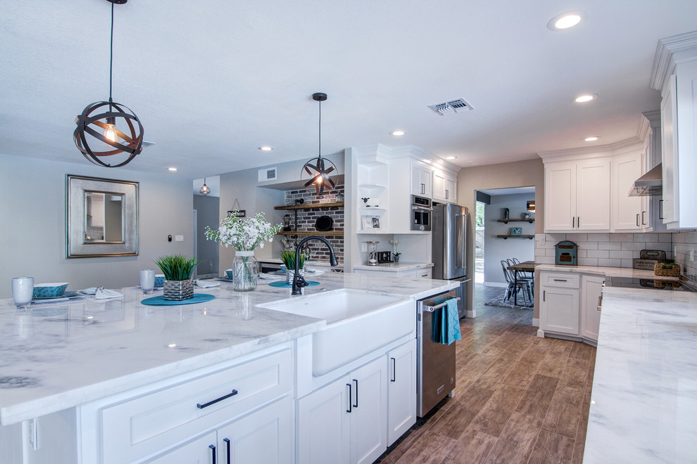 Example of a transitional kitchen design in Phoenix