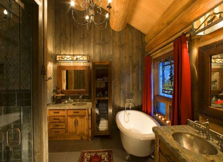 Diseño de cuarto de baño rural extra grande con bañera con patas