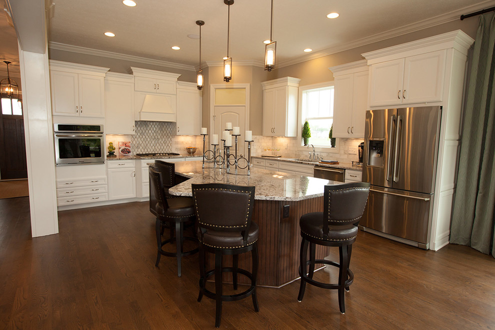 Inspiration for a transitional kitchen remodel in Columbus