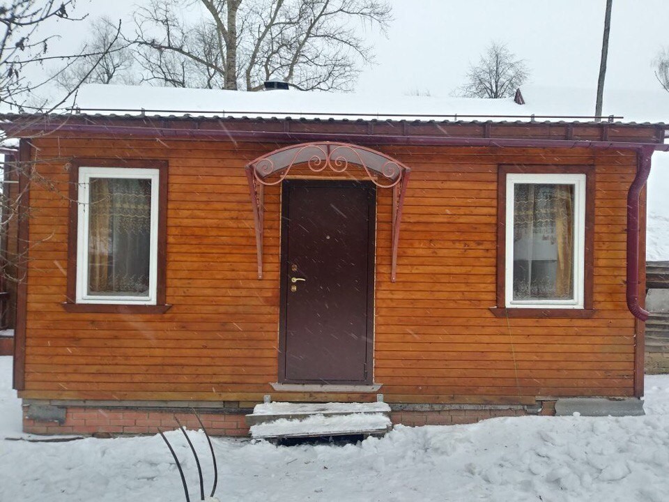 Козырек для дачи