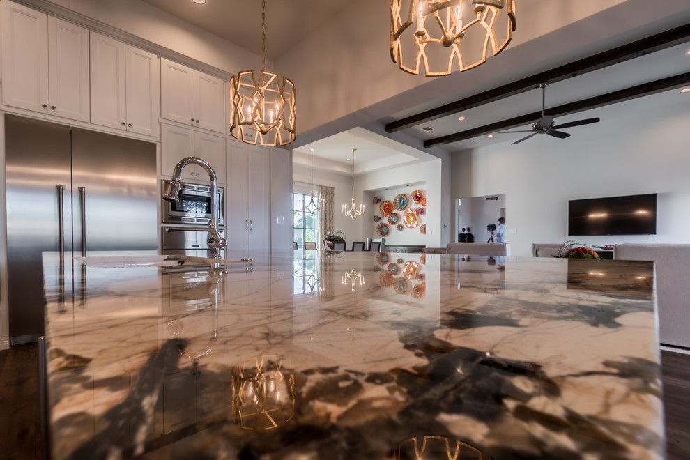 Transitional kitchen photo in Austin
