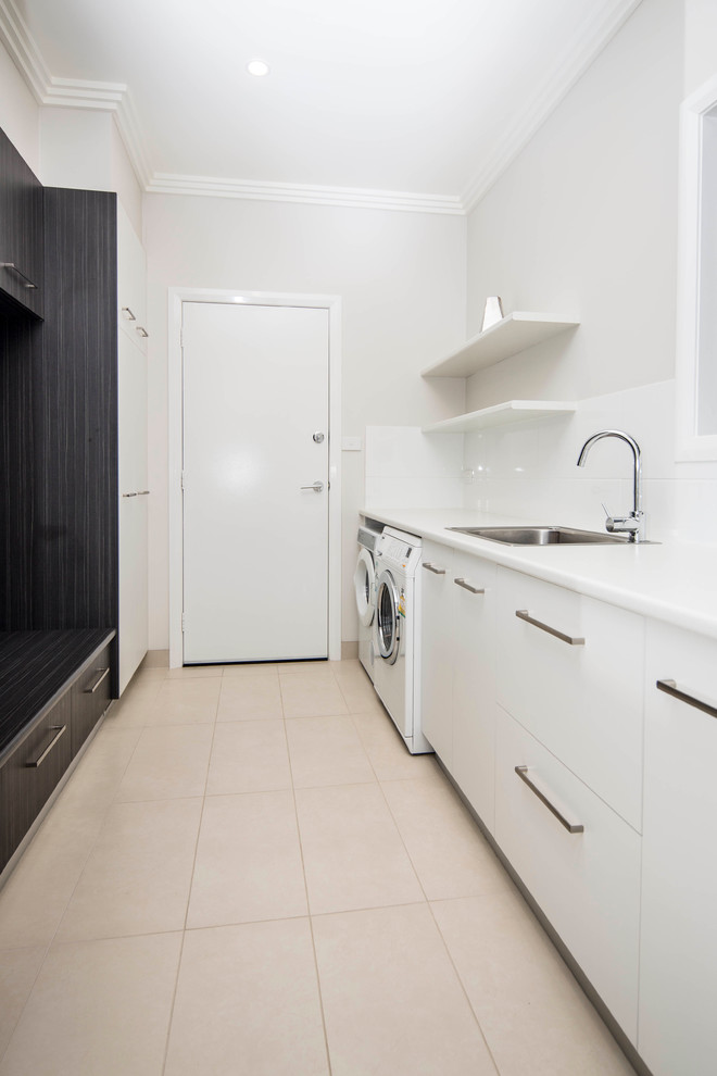 This is an example of a contemporary laundry room in Canberra - Queanbeyan.