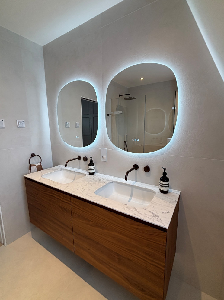 Family bathroom, SW3