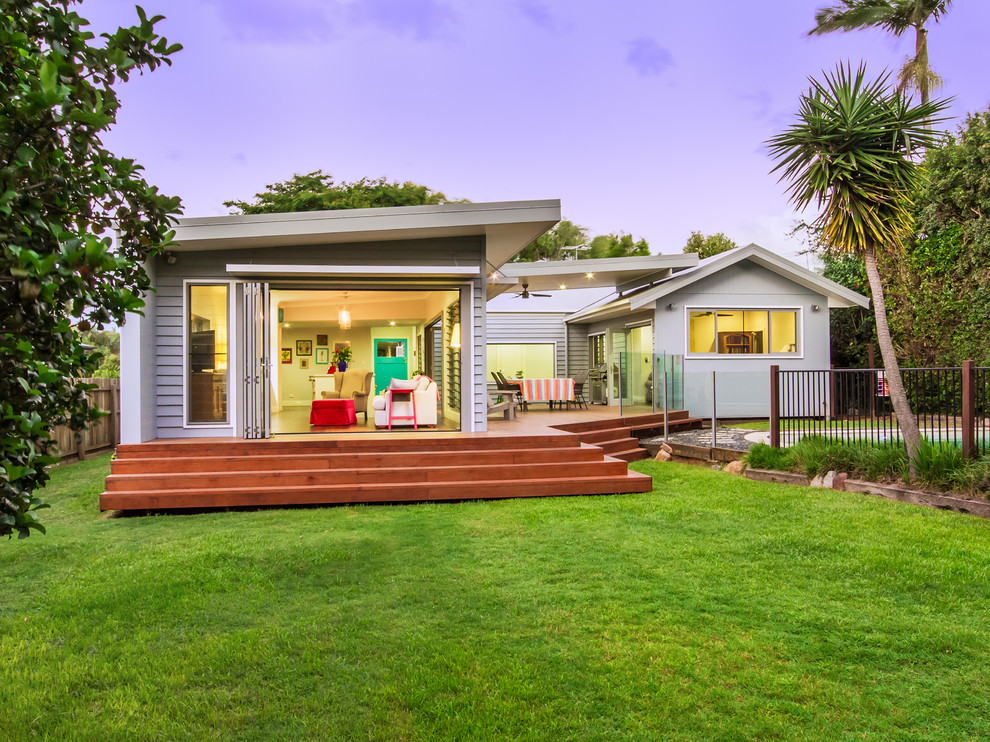Mid-sized contemporary backyard garden in Brisbane with decking.