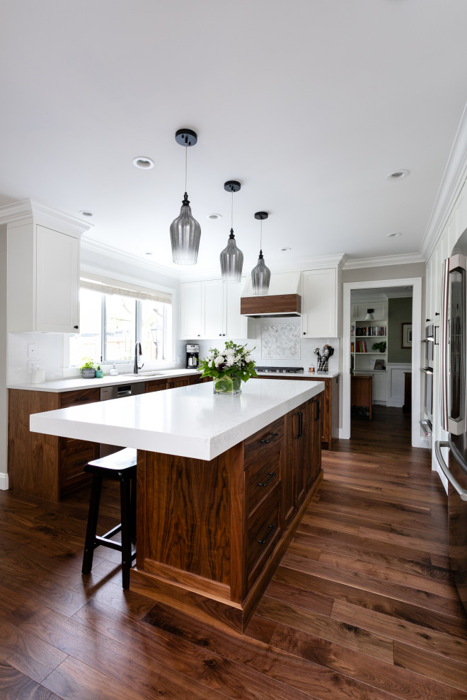 Kitchen - transitional kitchen idea in Vancouver