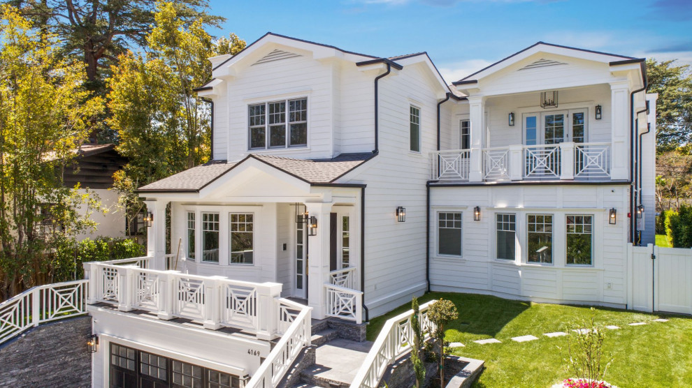 Дом в стиле Кейпкод на  Шерман Оакс