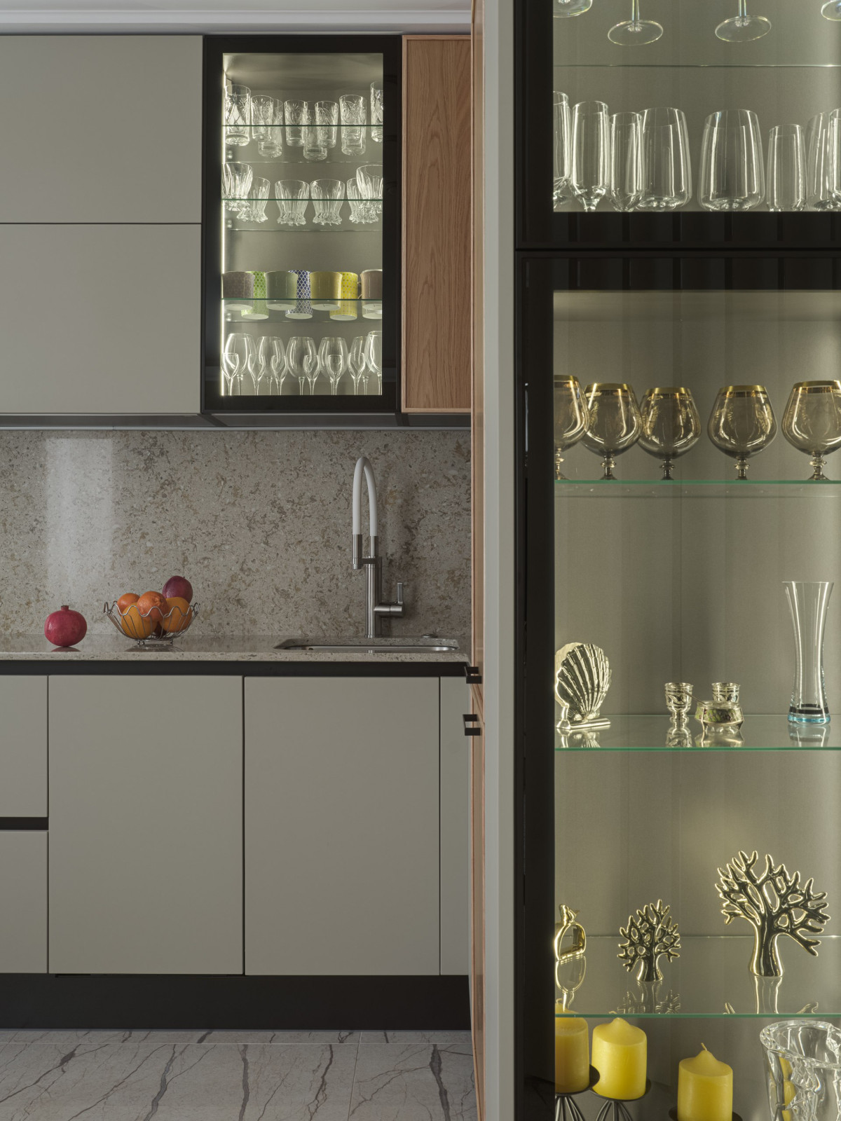 Кухня в светлых тонах для проекта в современном стиле