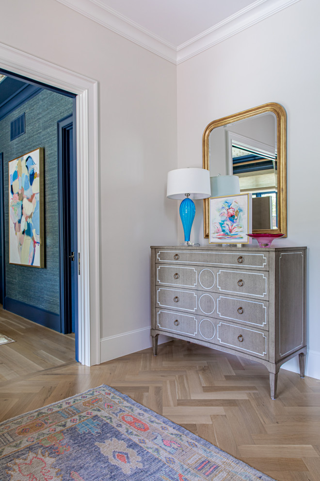 Example of a transitional home design design in Dallas