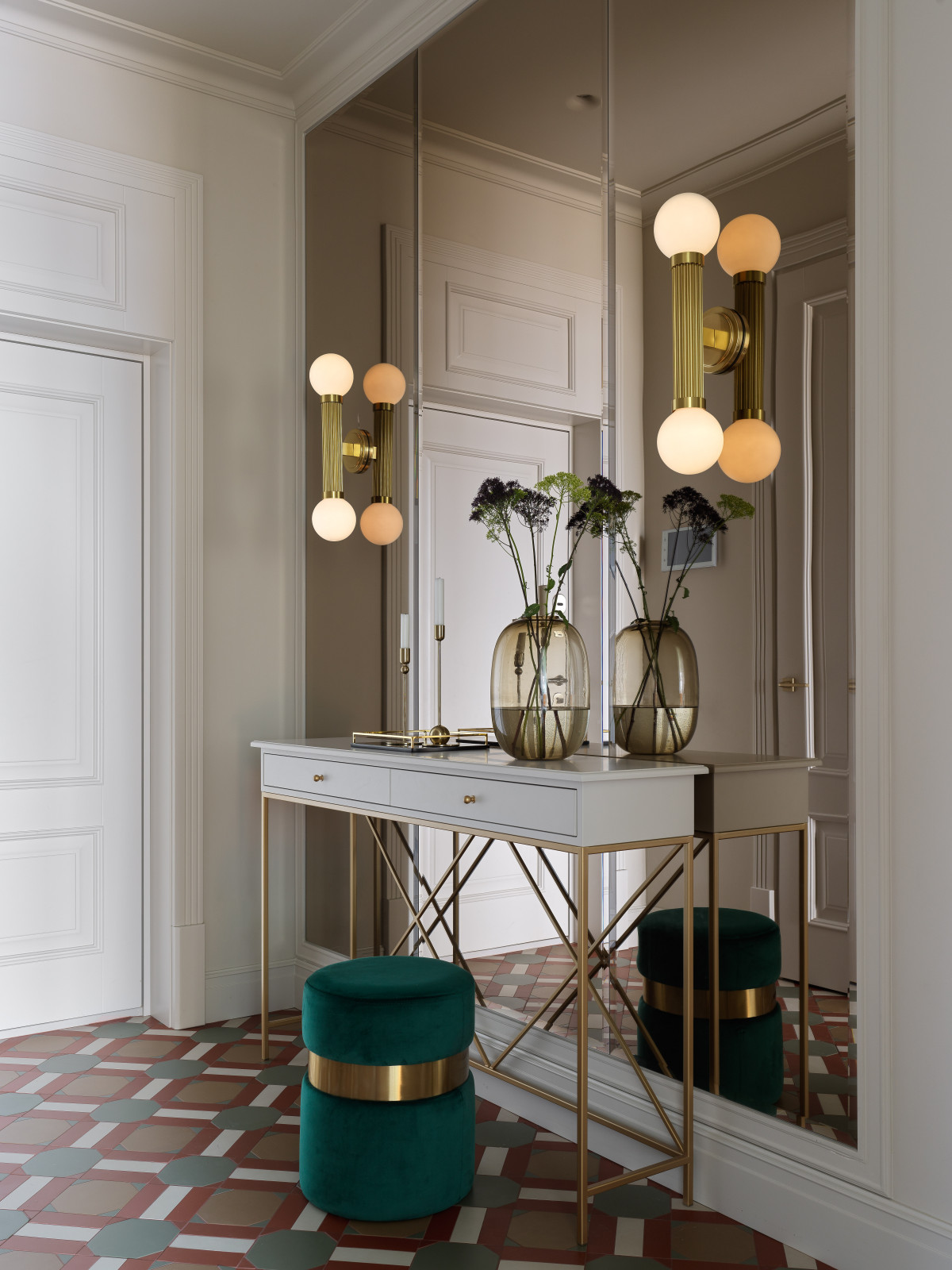 Яркая квартира с классическими элементами