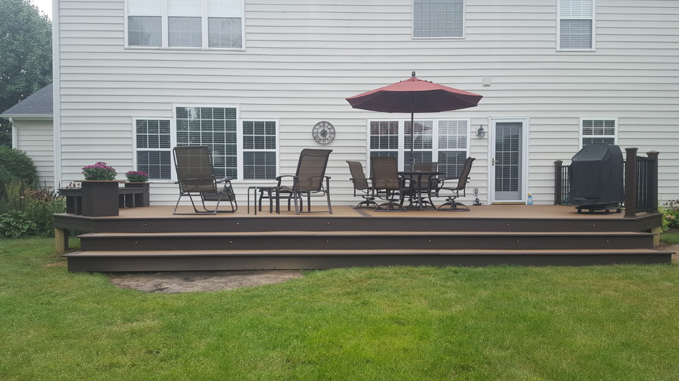 Example of a transitional deck design in Grand Rapids