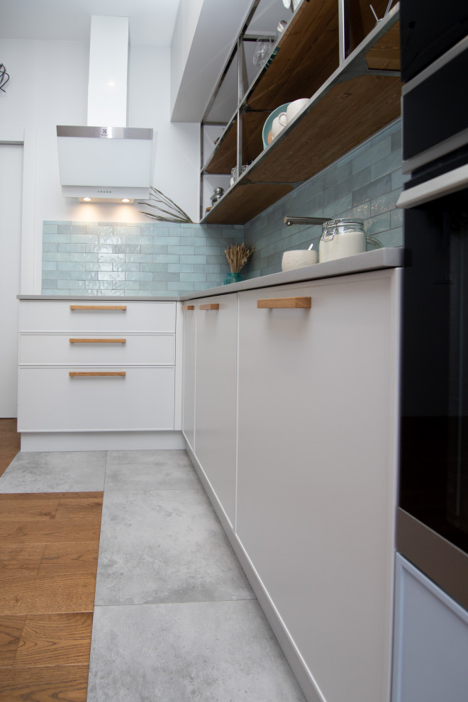 Светлая кухня в неоклассическом стиле