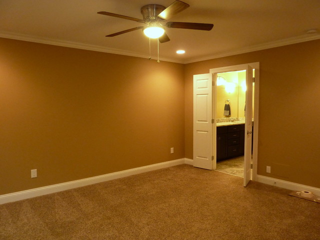 Master bedroom before contemporaneo-camera-da-letto