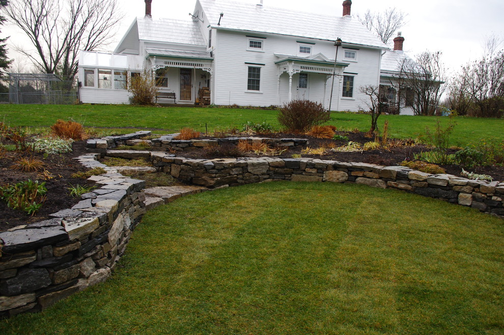 This is an example of a rustic landscaping in Ottawa.