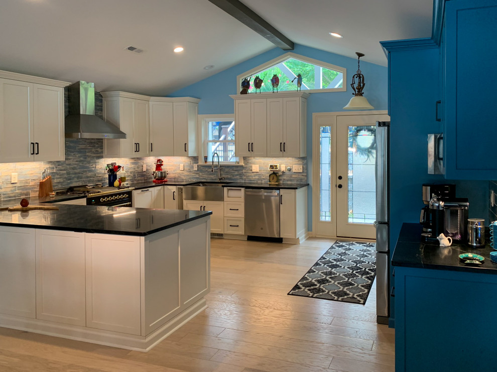 Kitchen - transitional kitchen idea