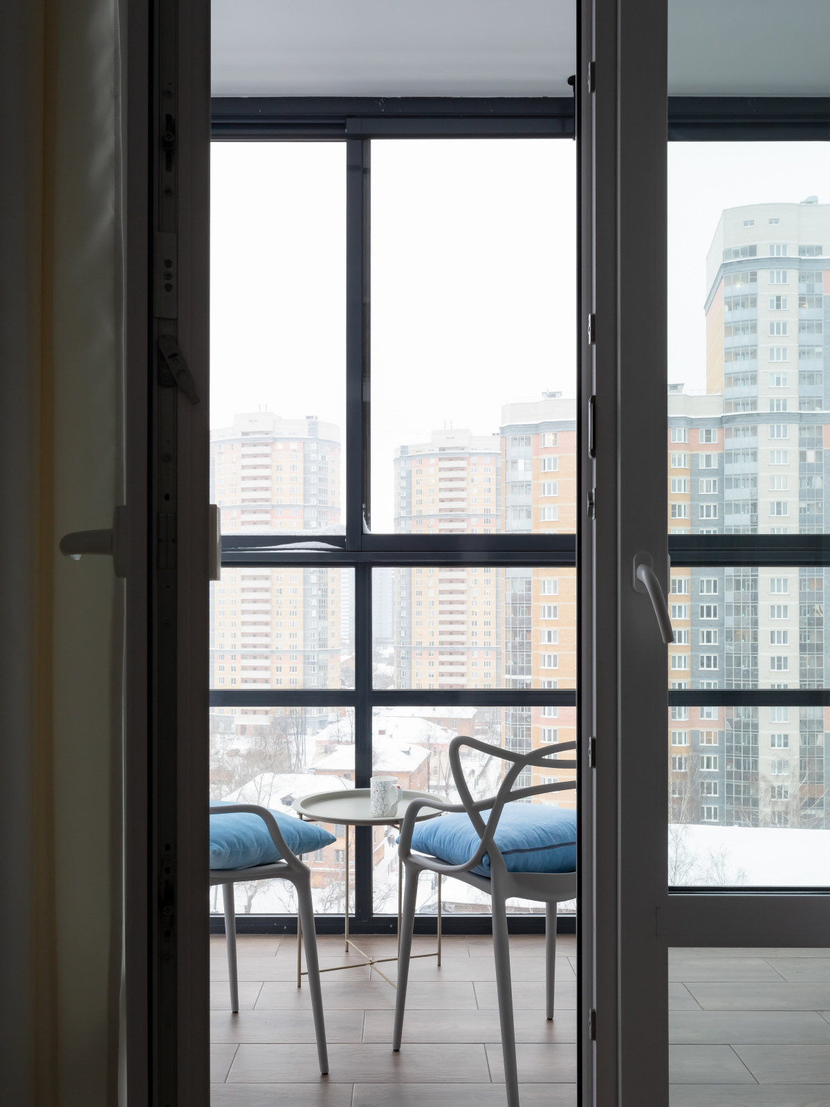 Малые м2 - не помеха комфорта. Смелый и яркий интерьер для молодой семьи