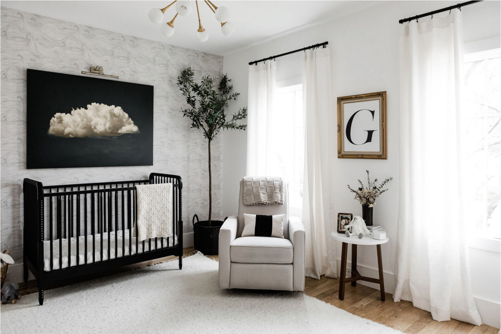 ダラスにある中くらいなエクレクティックスタイルのおしゃれな赤ちゃん部屋の写真