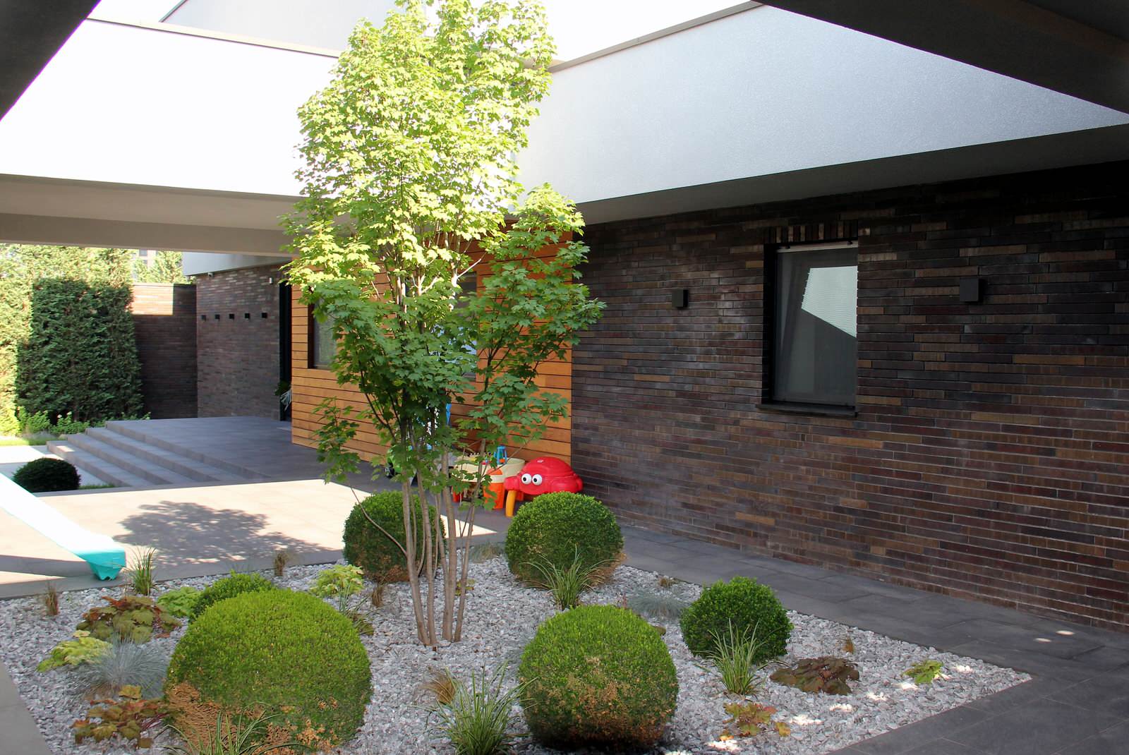 Реализованный проект частного одноэтажного дома в современном стиле