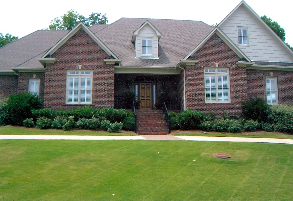 Example of a classic home design design in Birmingham