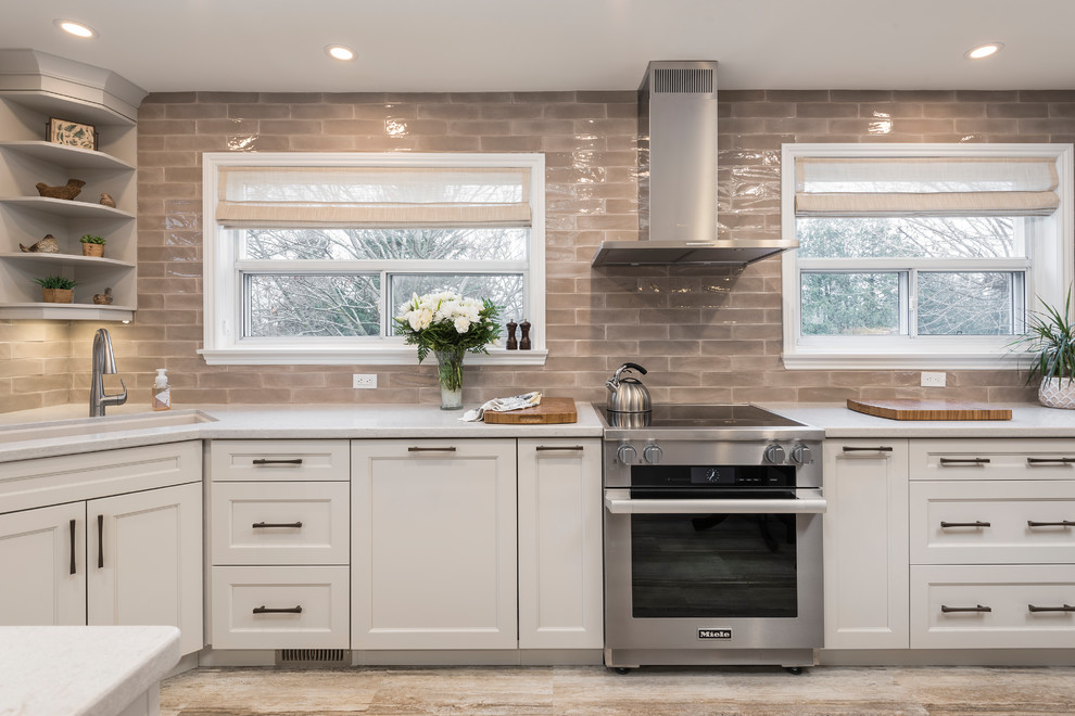 Transitional kitchen photo in Toronto