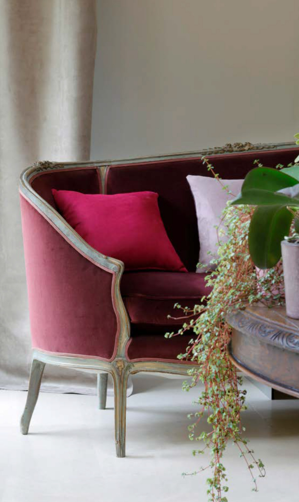 Стильная обивка мебели интересными тканями