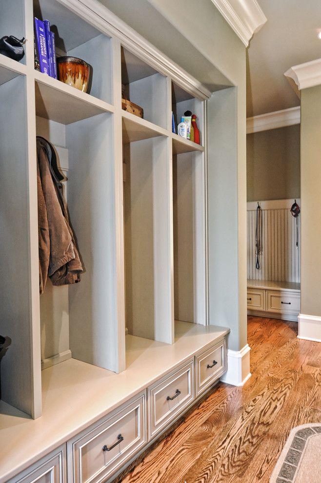 Example of a transitional entryway design in Charlotte