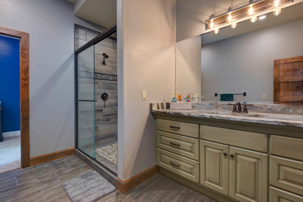 Bathroom - large rustic 3/4 bathroom idea