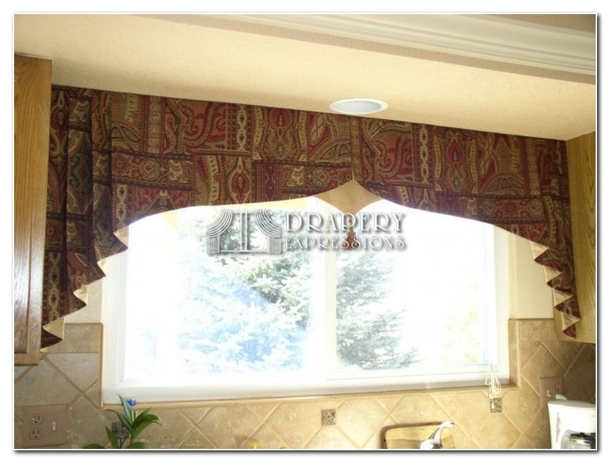 Transitional home design photo in Denver