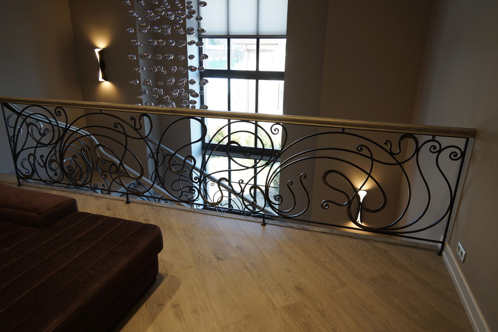 Кованное перильное ограждение в котеджном поселке Онегино