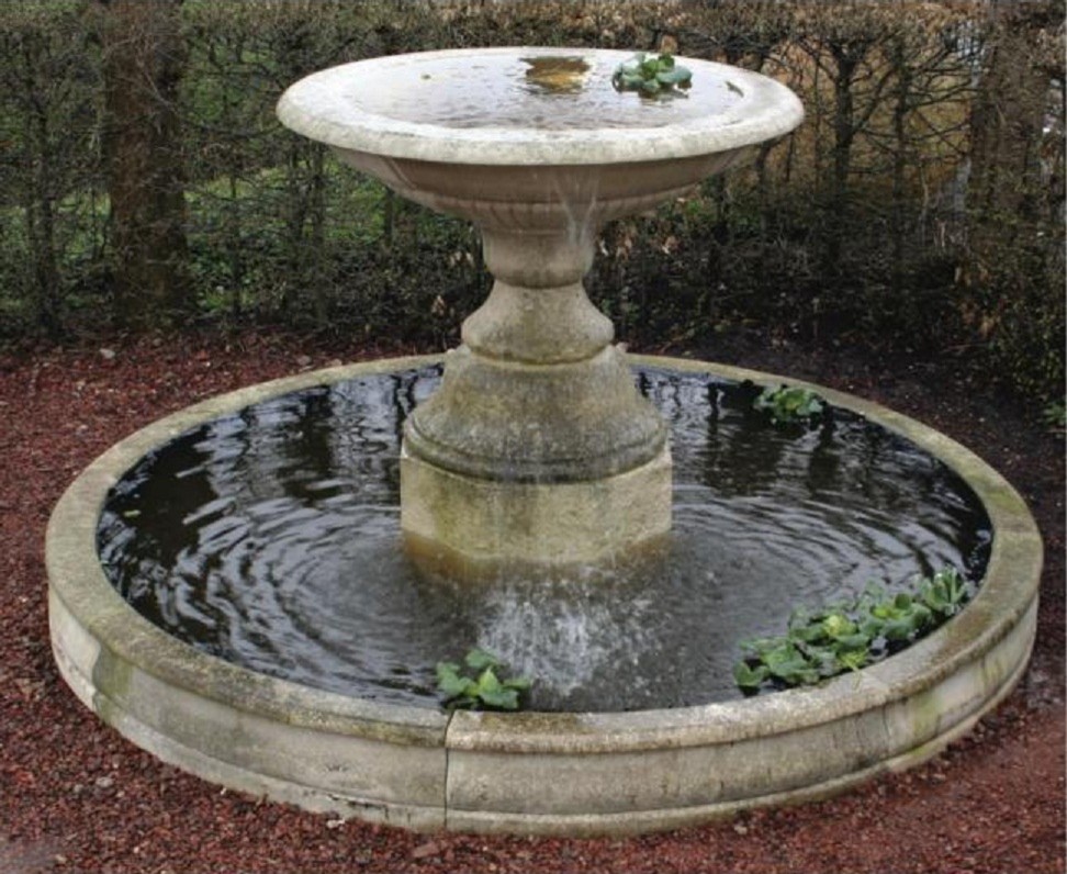 Inspiration for a mediterranean landscaping in New York.