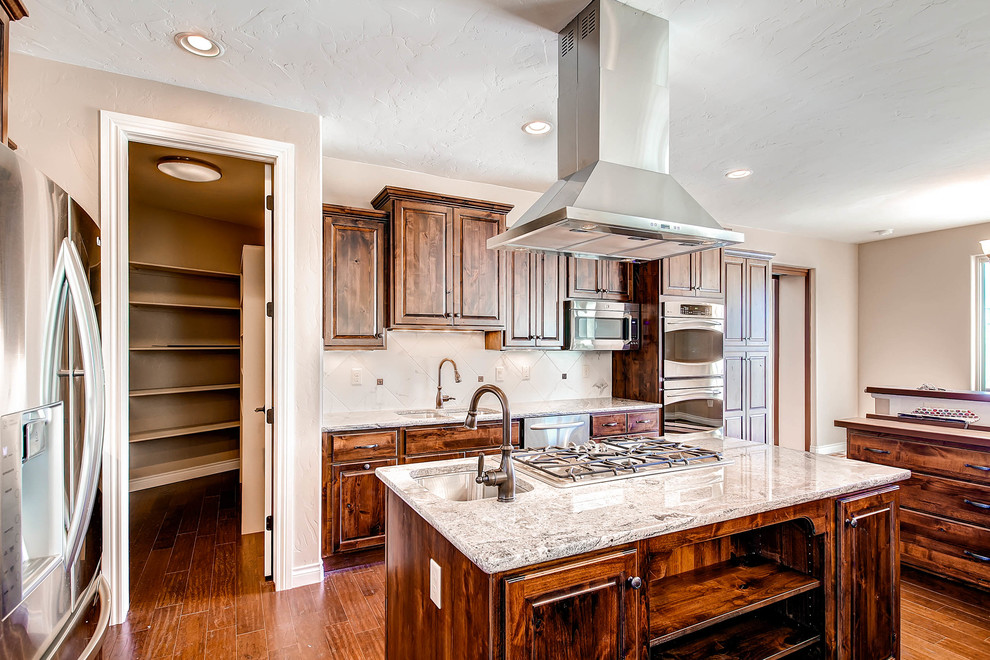 Kitchen - kitchen idea in Denver