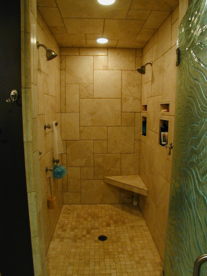 Transitional home design photo in Milwaukee