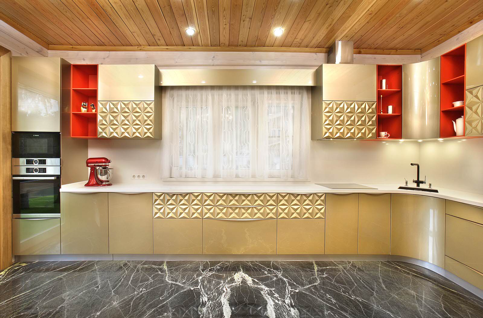 Кухня в деревянном доме в КП" Новоархангельское"