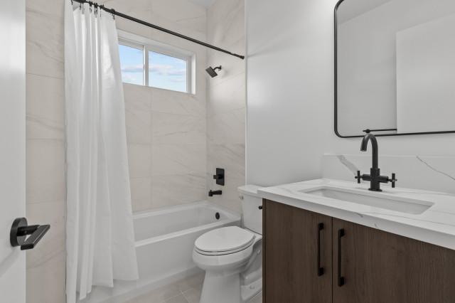 Madison Ave modern-badezimmer