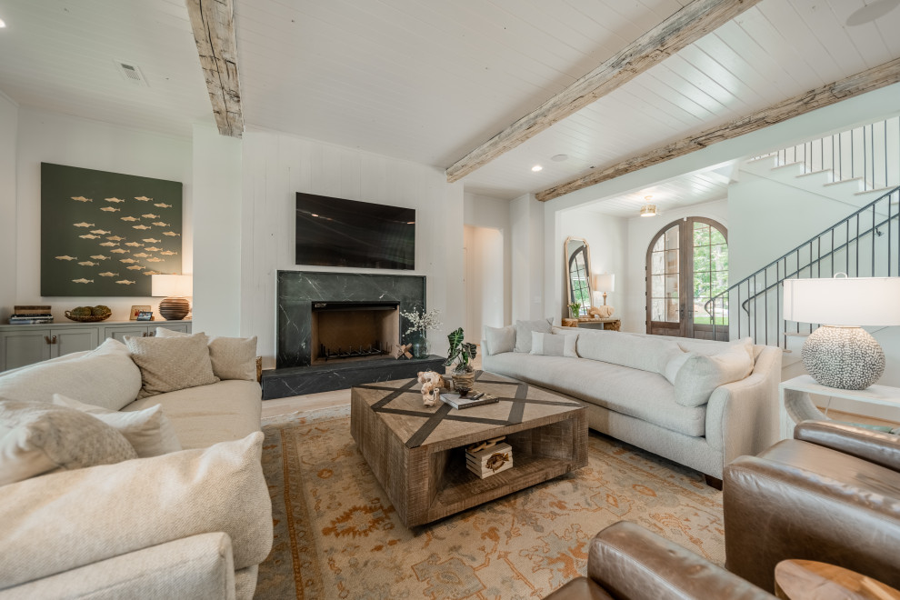 Transitional home design photo in Birmingham