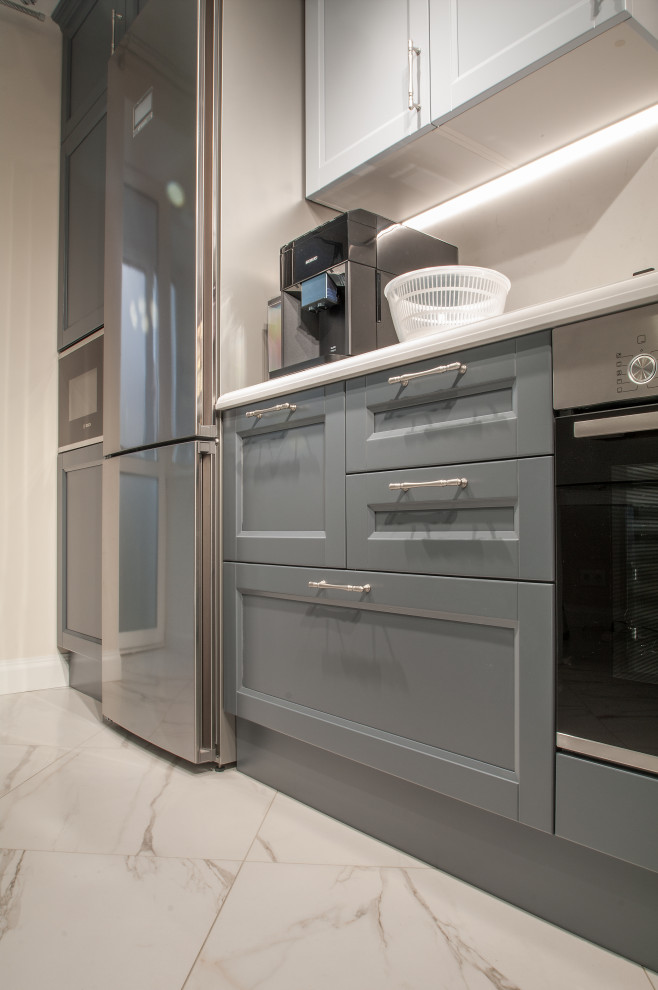 Серая кухня в классике