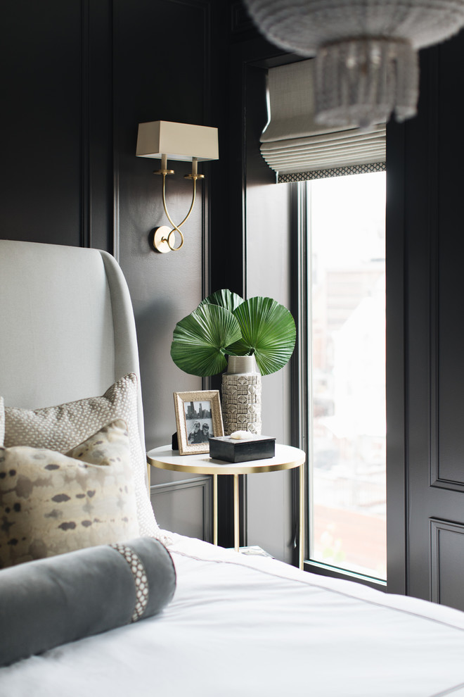 Bedroom - transitional bedroom idea in Chicago