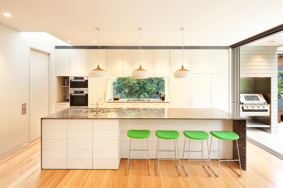 Inspiration for a transitional kitchen in Sydney with with island.