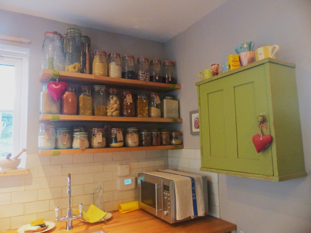 Small cottage kitchen klassisk-koek