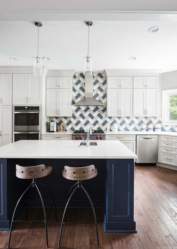 Kitchen - transitional kitchen idea in Charlotte