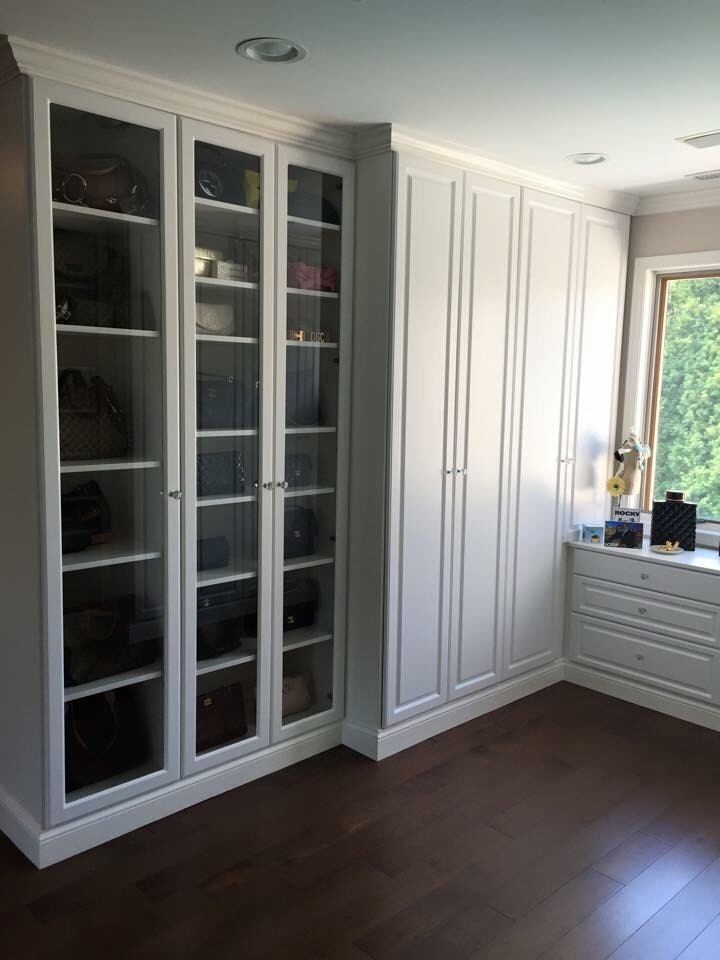 Inspiration for a transitional storage and wardrobe in Philadelphia.