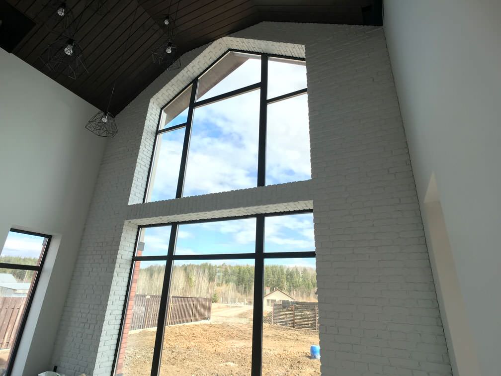 Декоративный кирпич БауЭко Bianko в интерьере гостиной