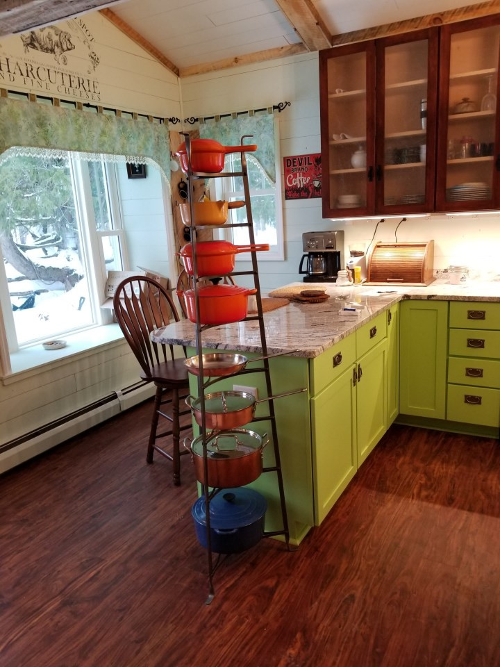 Enclosed kitchen - small eclectic u-shaped medium tone wood floor and brown floor enclosed kitchen idea with an undermount sink, shaker cabinets, green cabinets, granite countertops, stainless steel appliances, an island and gray countertops