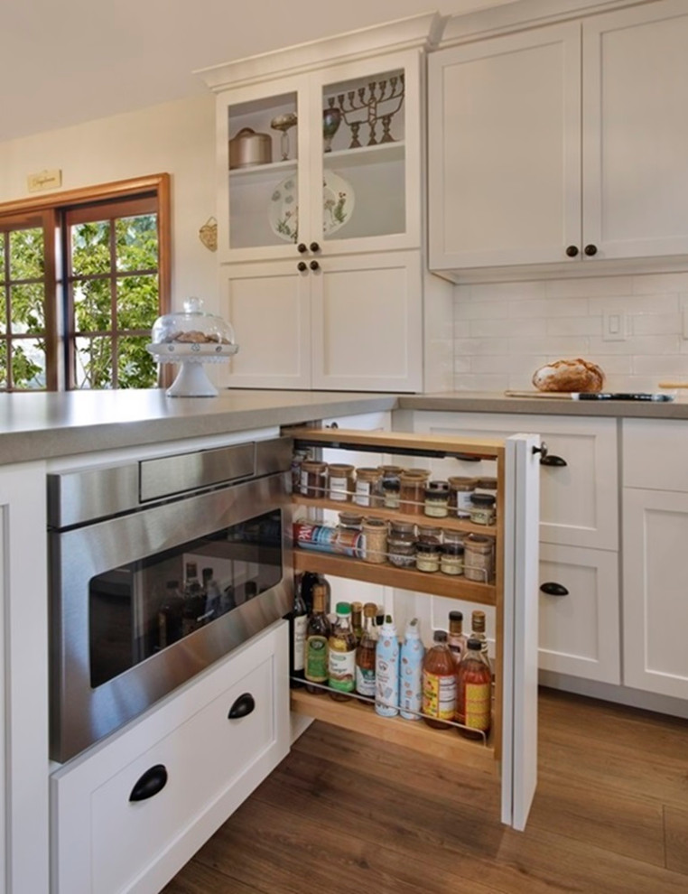 Kitchen - transitional kitchen idea in Orange County