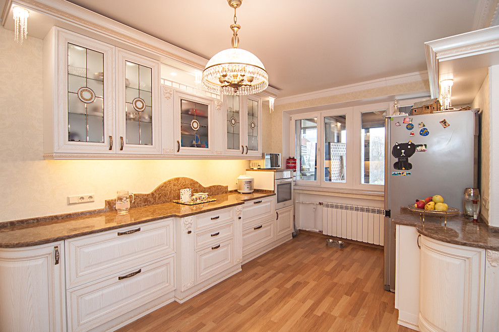 Изящный классический кухонный гарнитур