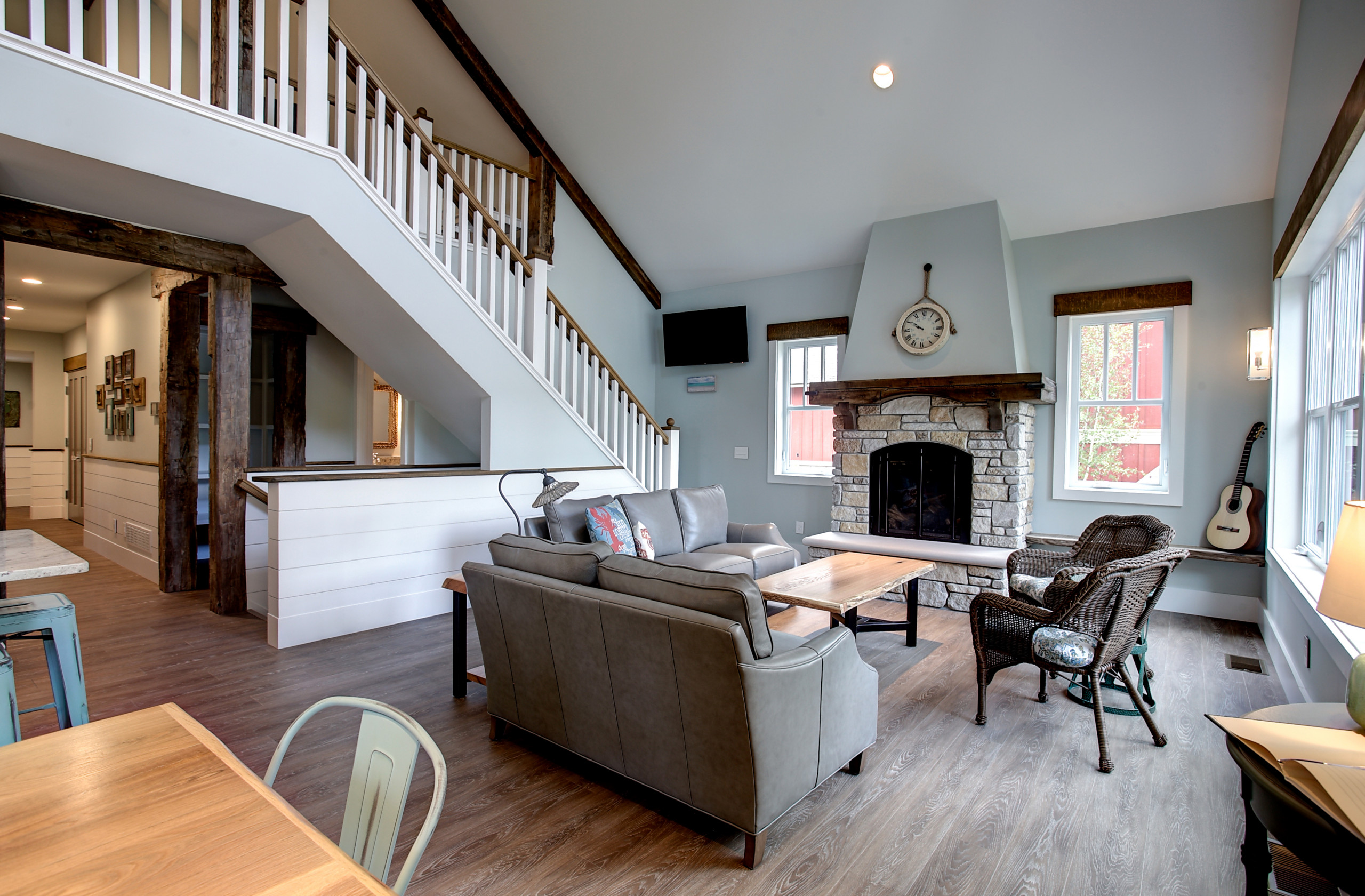 75 Beautiful Vinyl Floor Loft Style Living Room Pictures Ideas October 2020 Houzz