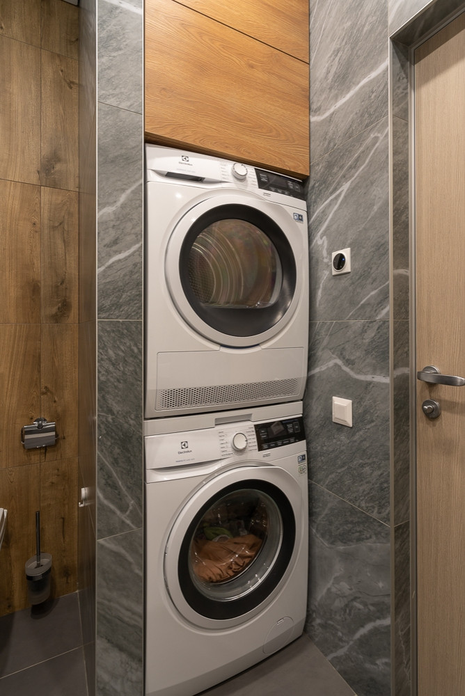 Кухонный гарнитур с фасадами в потолок от INTERIERNO