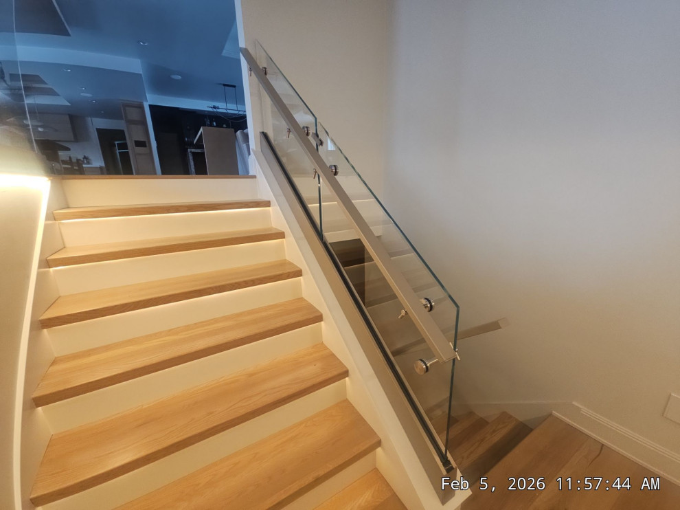 Glass railing base mounted