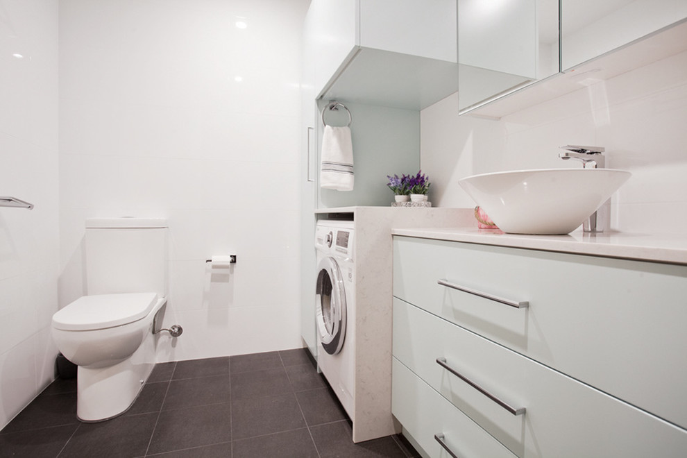 This is an example of a modern bathroom in Sydney.