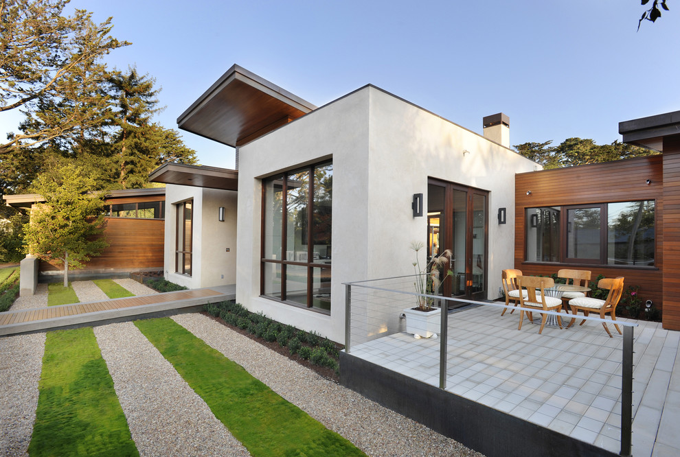 Large contemporary one-storey grey house exterior in San Francisco with mixed siding and a flat roof.